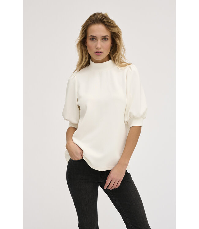 My Essential Wardrobe 10703704 21 The puff blouse