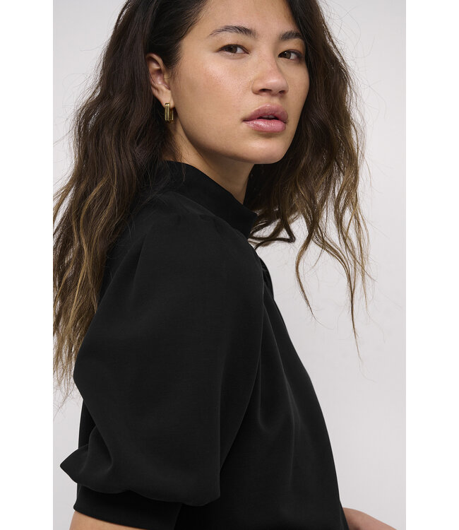 My Essential Wardrobe 10703704 21 The Puff Blouse