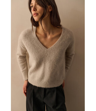 Yaya Zachte trui met V-hals