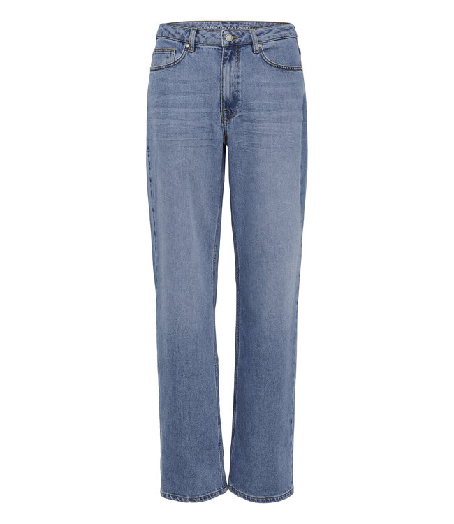 My Essential Wardrobe 10704222 05 The Louis jeans