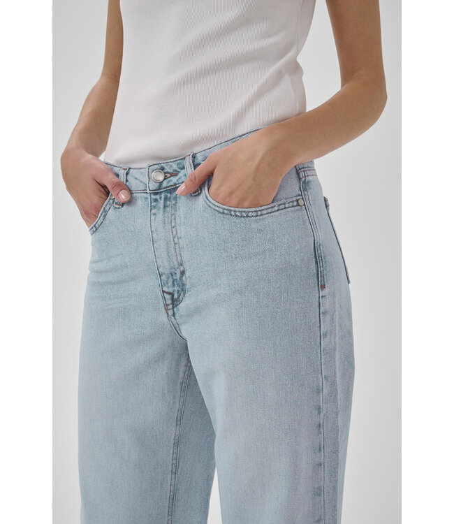 My Essential Wardrobe 10704222 35 The Louis jeans