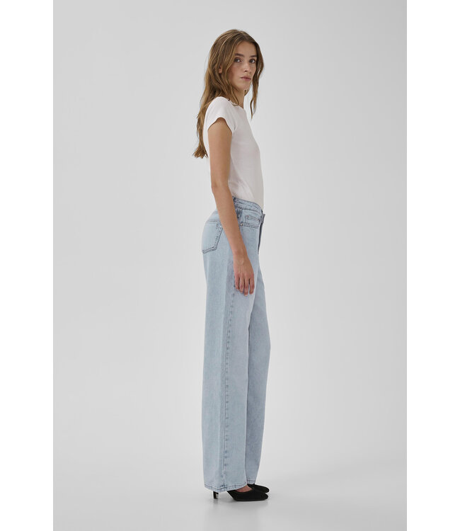 My Essential Wardrobe 10704222 35 The Louis jeans