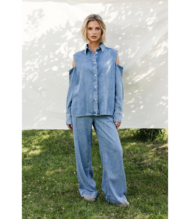 Catwalk Junkie 2601021609 Open shoulder denim blouse