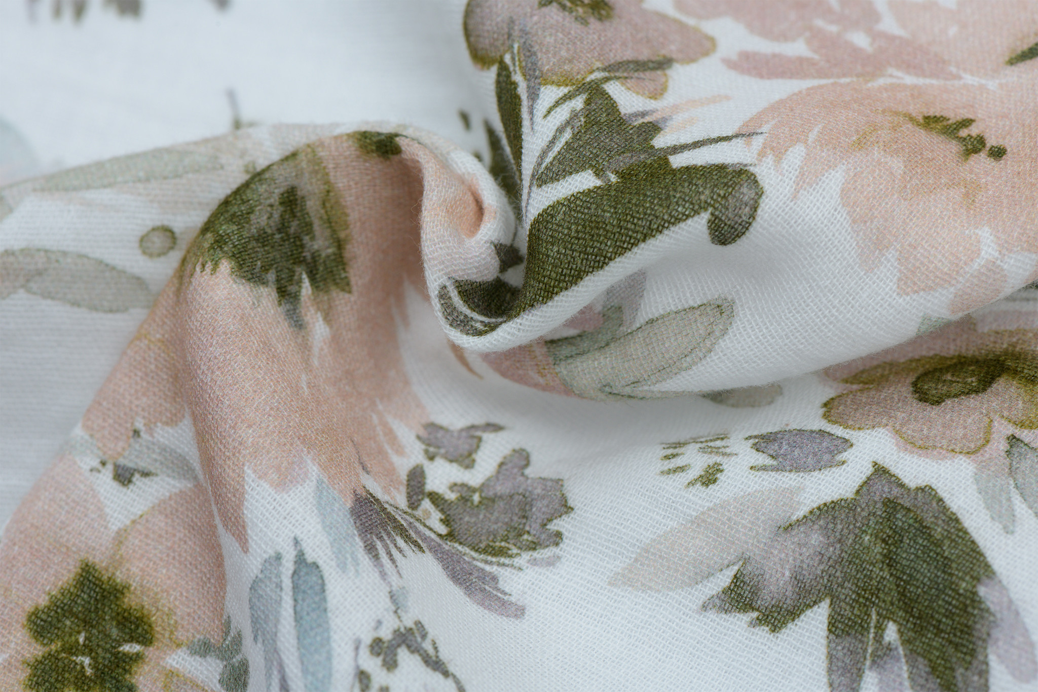 Double gauze digitaal wilde bloemen wit