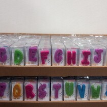 Alphabetkerzen inkl. Display, 390 Stück