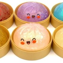 Surprise Glitter 8,5cm Dumpling ass. in display Leverbaar na het weekend