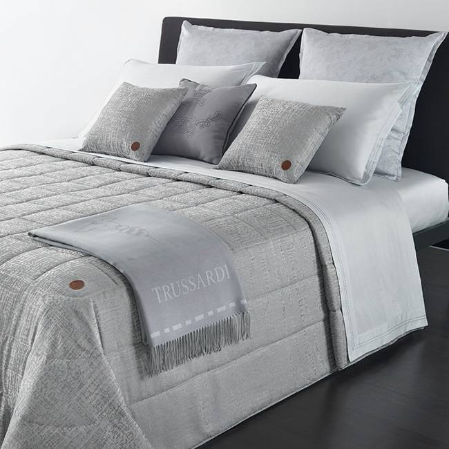 Trussardi Sandy Bedsprei 270x260 Beds & Bedding