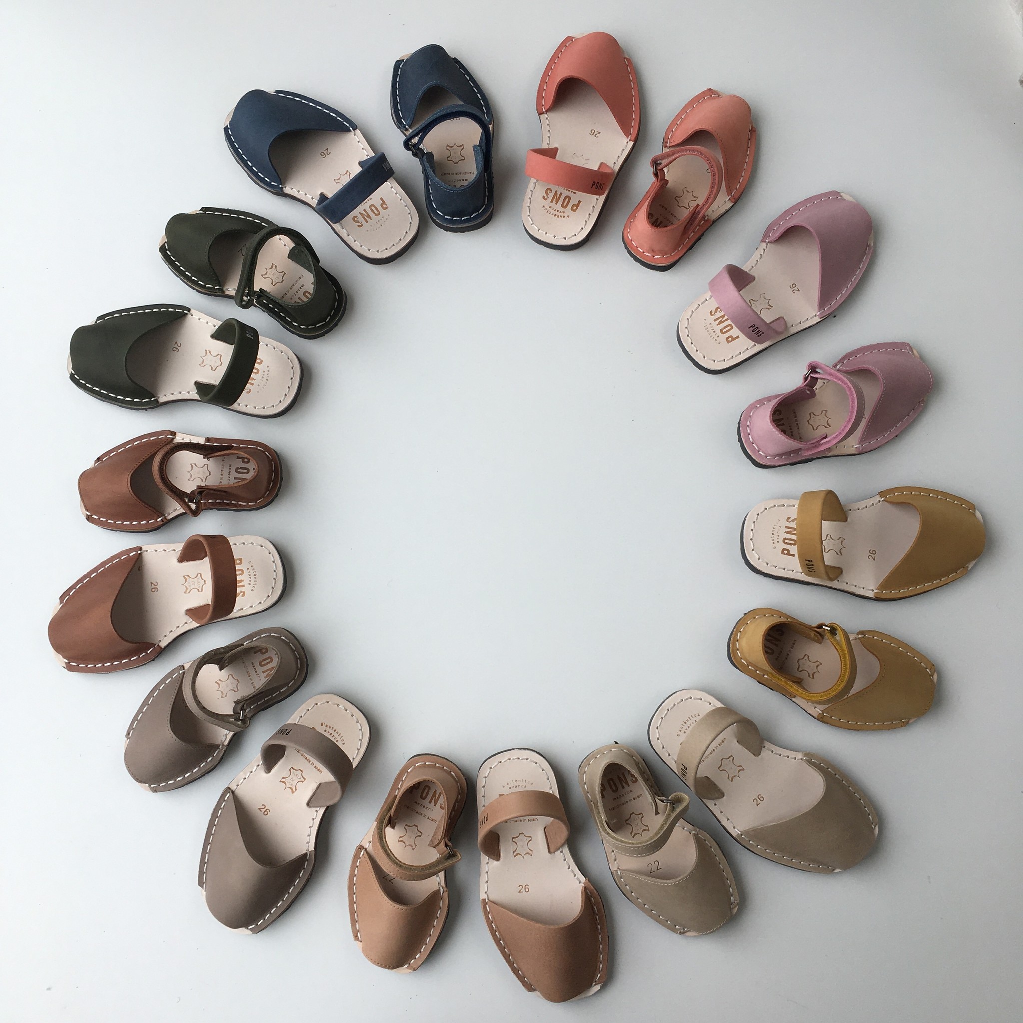 Pons Avarca: Spaans kindersandalen, handgemaakte leren sandaal blauw -  Truly Wooly Kids - duurzame babykleding \u0026 kinderkleding