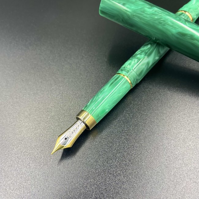 FOUNTAIN PEN COVENANT GREEN MALACHITE 14K