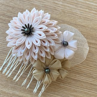 HANAMIZUKI LONDON Light Pink Dahlia Flower Comb