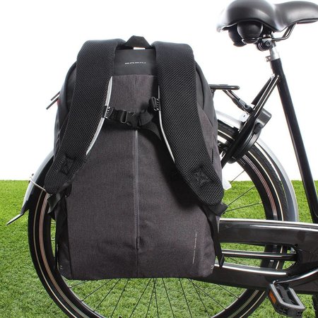 Basil Fietsrugzak B-Safe Nordlicht Backpack 18L Zwart