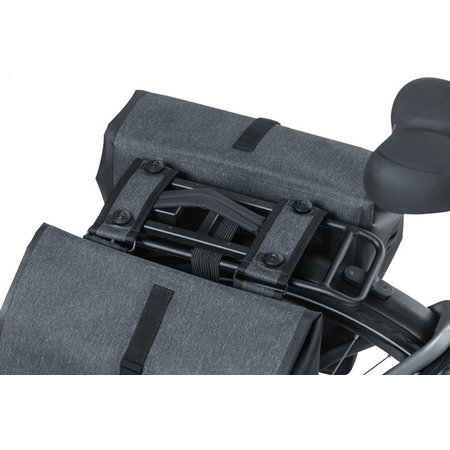 Basil Dubbele fietstas Urban Dry MIK 2.0 50L Charcoal Melee