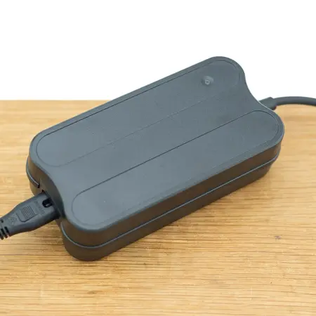fiets acculader 42V 2A met 5,5 x 2,1 mm pin