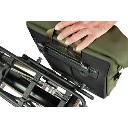 Basil Enkele fietstas SoHo Nordlicht MIK Studs 17L Mosgroen