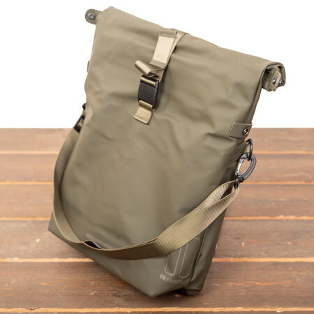 Basil Enkele fietstas SoHo Nordlicht MIK Studs 17L Mosgroen