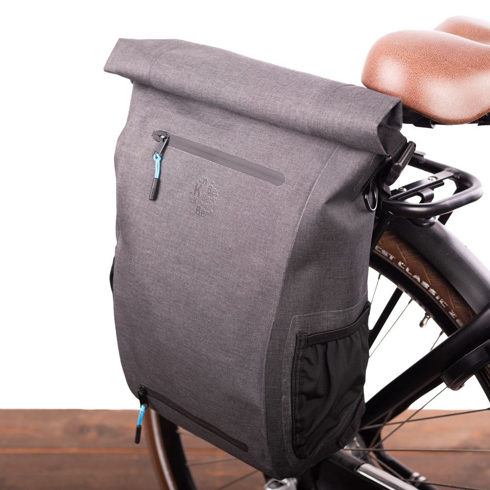 Enkele fietstas en rugtas Base Backpack Zwart/Blauw 18L
