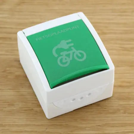 Busch-Jaeger Fietsoplaadpunt/ Wandcontactdoos - Geaard