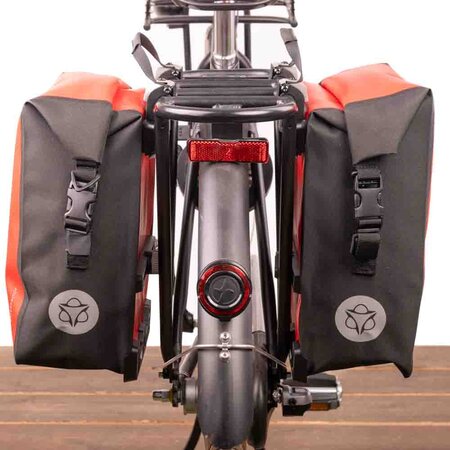 AGU Enkele fietstas Shelter Clean Medium 32L Rood  CG - Set van twee tassen