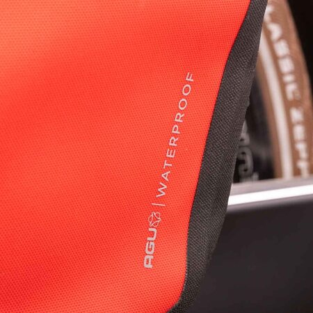 AGU Enkele fietstas Shelter Clean Medium 32L Rood  CG - Set van twee tassen