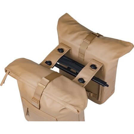 Basil Dubbele fietstas Brooklyn MIK 2.0 41L Zand