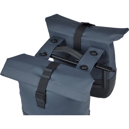 Basil Dubbele Fietstas Cove MIK 2.0 28-32L Marineblauw/Zwart