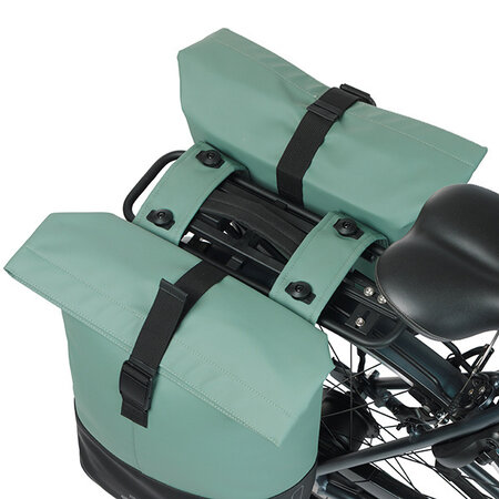 Basil Dubbele Fietstas Cove MIK 2.0 28-32L Zilvergroen/Zwart