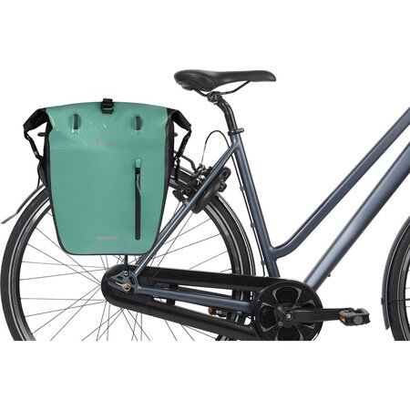 Basil Enkele Fietstas Rivo Tarpaulin L MIK Hooks 25-31L Zilvergroen/Zwart - Waterdicht