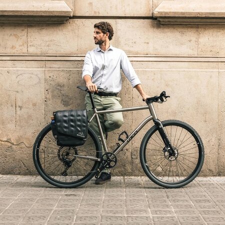 Shad Revive Messenger Bag 8L Zwart