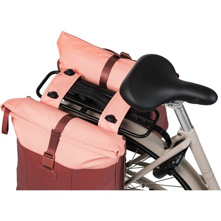 Basil Dubbele Fietstas Vive MIK 2.0 28-35L Bordeaux/Roze