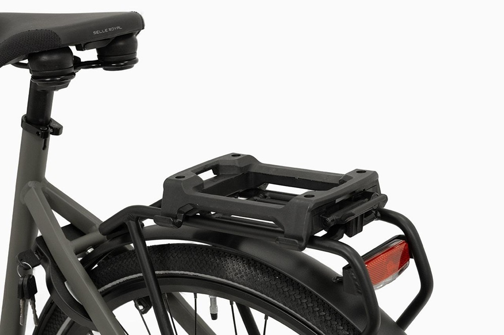 AVS Adapter Triple-X Zwart