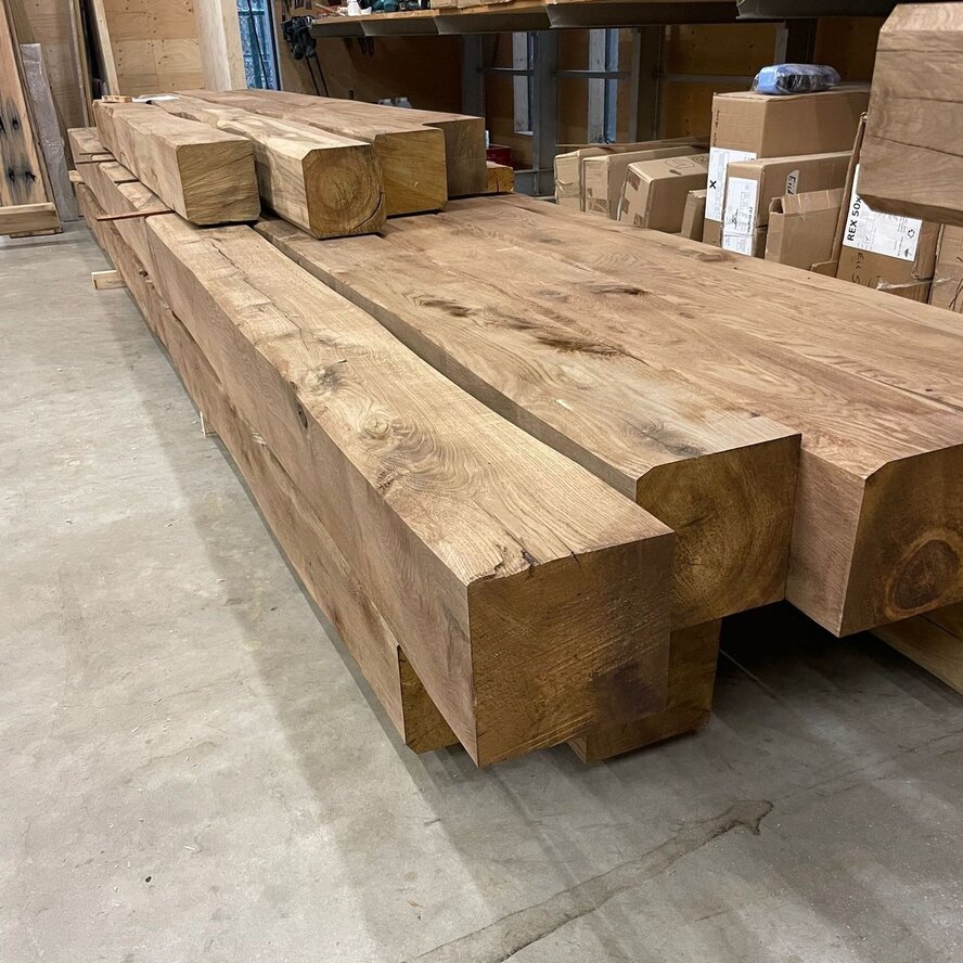 Oude eiken balk - 240x240 mm - gerookt - balk voor binnen / beschut buiten - verouderd eikenhout AD 20-25% Oude eiken balk - 240x240 mm - gerookt - balk voor binnen / beschut buiten - verouderd eikenhout AD 20-25%