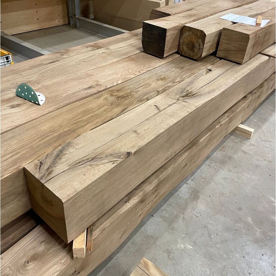 Oude eiken balk - 190x190 mm - gerookt - balk voor binnen / beschut buiten - verouderd eikenhout AD 20-25% Oude eiken balk - 190x190 mm - gerookt - balk voor binnen / beschut buiten - verouderd eikenhout AD 20-25%