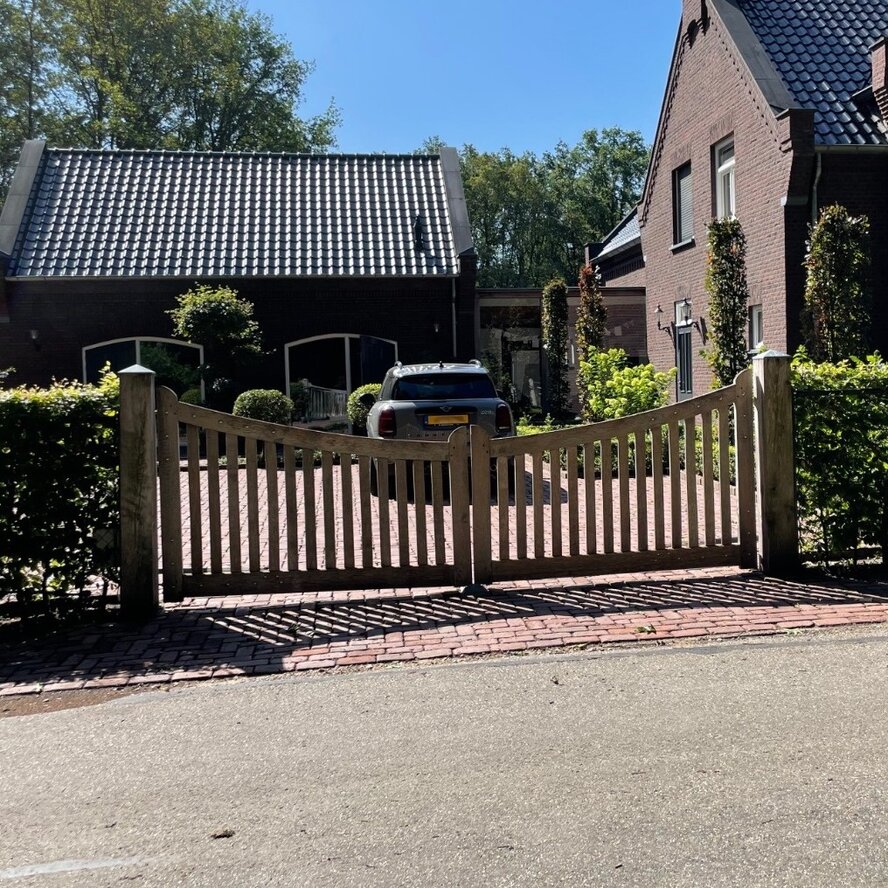 Eiken balk - 50x150 mm - fijnbezaagd / ruw - balk voor buiten - eikenhout AD 20-25% Eiken balk - 50x150 mm - fijnbezaagd / ruw - balk voor buiten - eikenhout AD 20-25%
