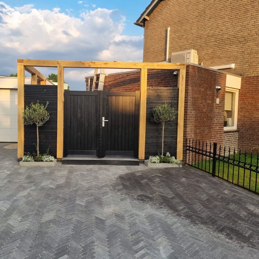Eiken balk - 150x150 mm - fijnbezaagd / ruw - balk voor buiten - eikenhout AD 20-25% Eiken balk - 150x150 mm - fijnbezaagd / ruw - balk voor buiten - eikenhout AD 20-25%
