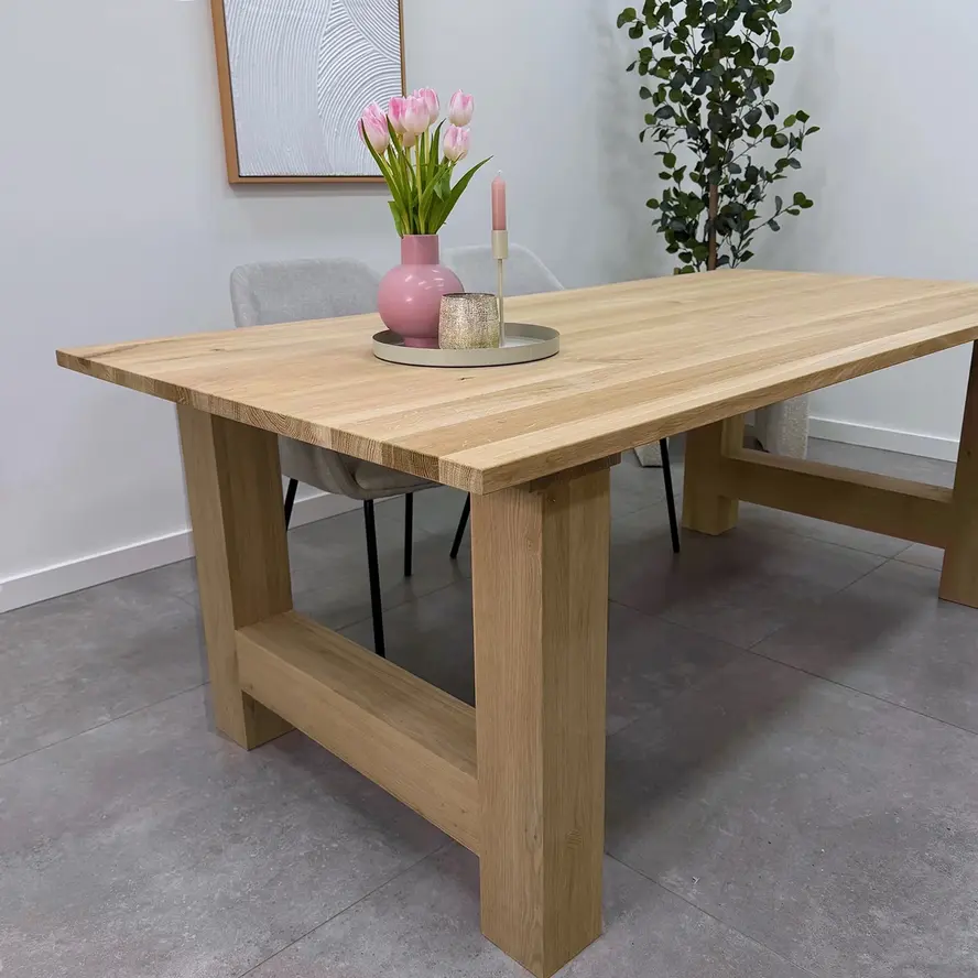 Eiken H-poot SET (2 stuks) 12x12 cm - 72 cm hoog - 88 cm breed - Rustiek licht geborsteld - H-tafelpoot 12% KD Europees eikenhout Eiken H-poot SET (2 stuks) 12x12 cm - 72 cm hoog - 88 cm breed - Rustiek licht geborsteld - H-tafelpoot 12% KD Europees eikenhout
