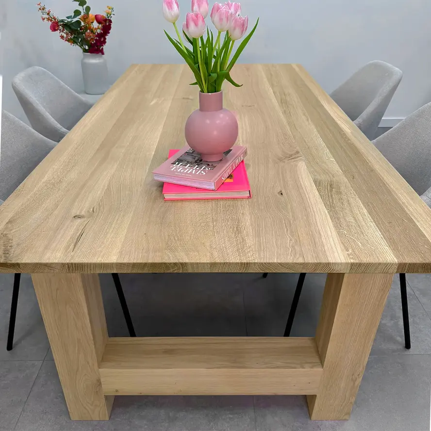 Eiken H-poot SET (2 stuks) 12x12 cm - 72 cm hoog - 88 cm breed - Rustiek licht geborsteld - H-tafelpoot 12% KD Europees eikenhout Eiken H-poot SET (2 stuks) 12x12 cm - 72 cm hoog - 88 cm breed - Rustiek licht geborsteld - H-tafelpoot 12% KD Europees eikenhout