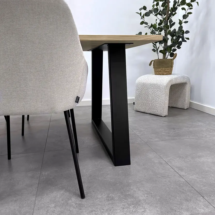 Zwarte trapezium poten (set) - staal / ijzer - 4x10 cm - hoogte: 72 cm - breedte (montageplaat): 78 cm - breedte (onderzijde): 95 cm - tafelpoot metaal zwart gecoat Zwarte trapezium poten (set) - staal / ijzer - 4x10 cm - hoogte: 72 cm - breedte (montageplaat): 78 cm - breedte (onderzijde): 95 cm - tafelpoot metaal zwart gecoat