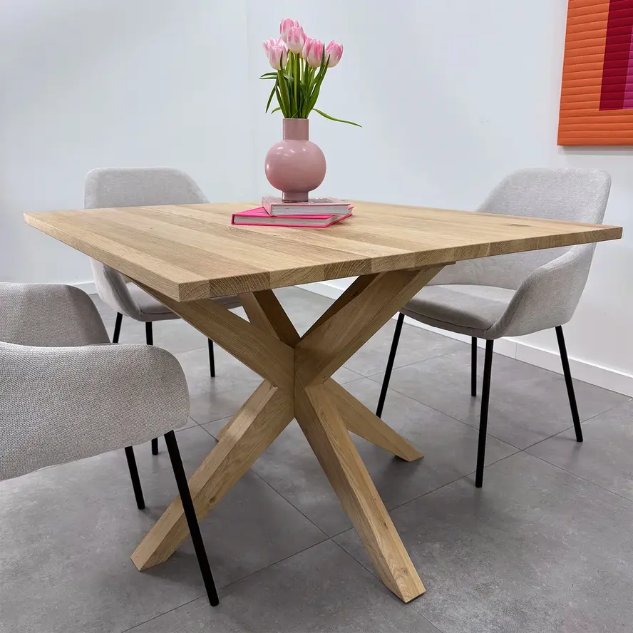 Eiken dubbele kruispoot - schuine poten - 72 cm hoog - 90x90 cm - Rustiek eiken - 3D kruis / X-poot - 12% KD Europees eikenhout Eiken dubbele kruispoot - schuine poten - 72 cm hoog - 90x90 cm - Rustiek eiken - 3D kruis / X-poot - 12% KD Europees eikenhout