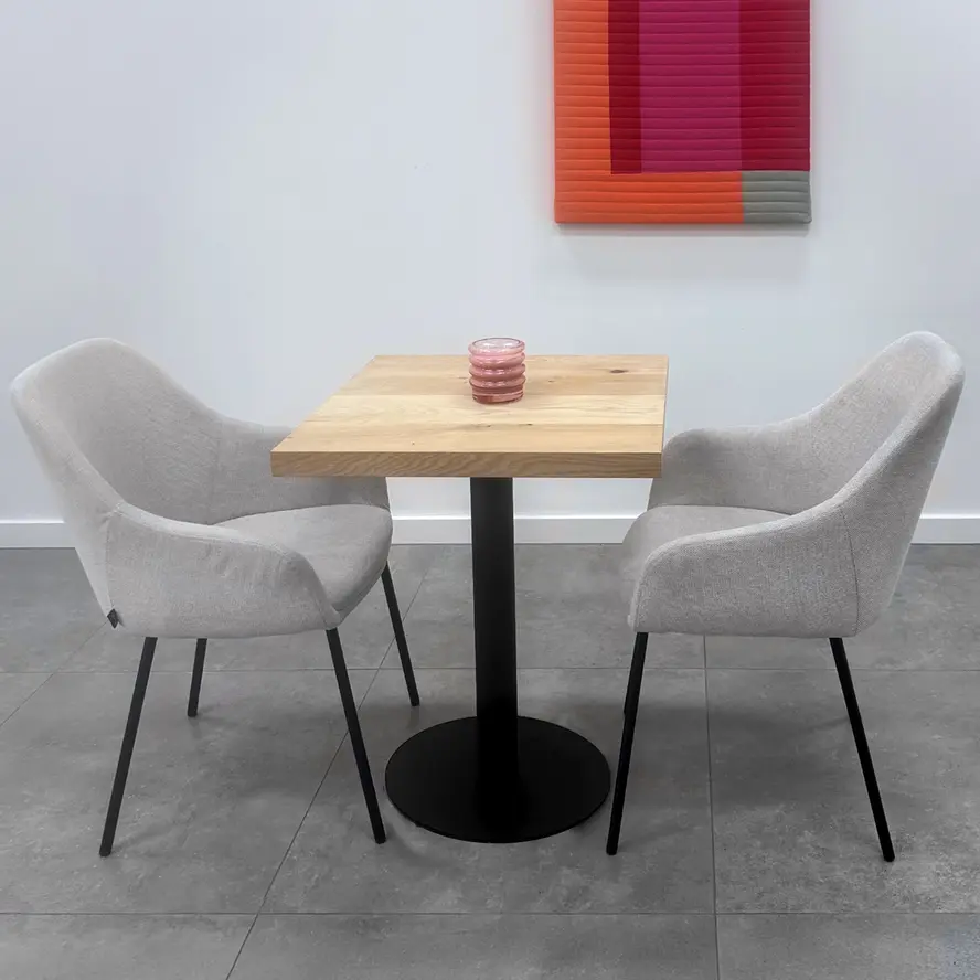 Gietijzeren (horeca)tafel onderstel vierkant zwart - op voet - diameter 8 cm - 72 cm hoog - diameter 43 cm (voet)plaatafmeting - Zwart gecoat (fijnstructuur) Gietijzeren (horeca)tafel onderstel vierkant zwart - op voet - diameter 8 cm - 72 cm hoog - diameter 43 cm (voet)plaatafmeting - Zwart gecoat (fijnstructuur)