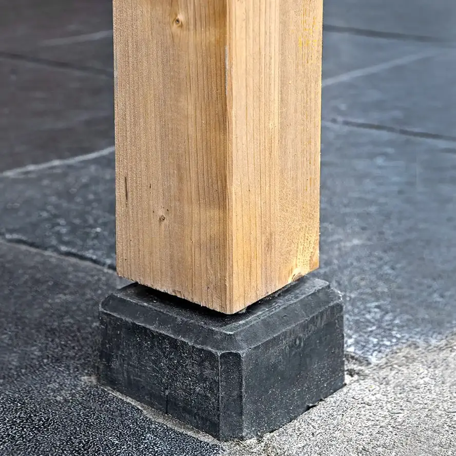 Beton poer 14x14 cm - antraciet - 60 cm hoog - M16 - kleine facetrand Beton poer 14x14 cm - antraciet - 60 cm hoog - M16 - kleine facetrand