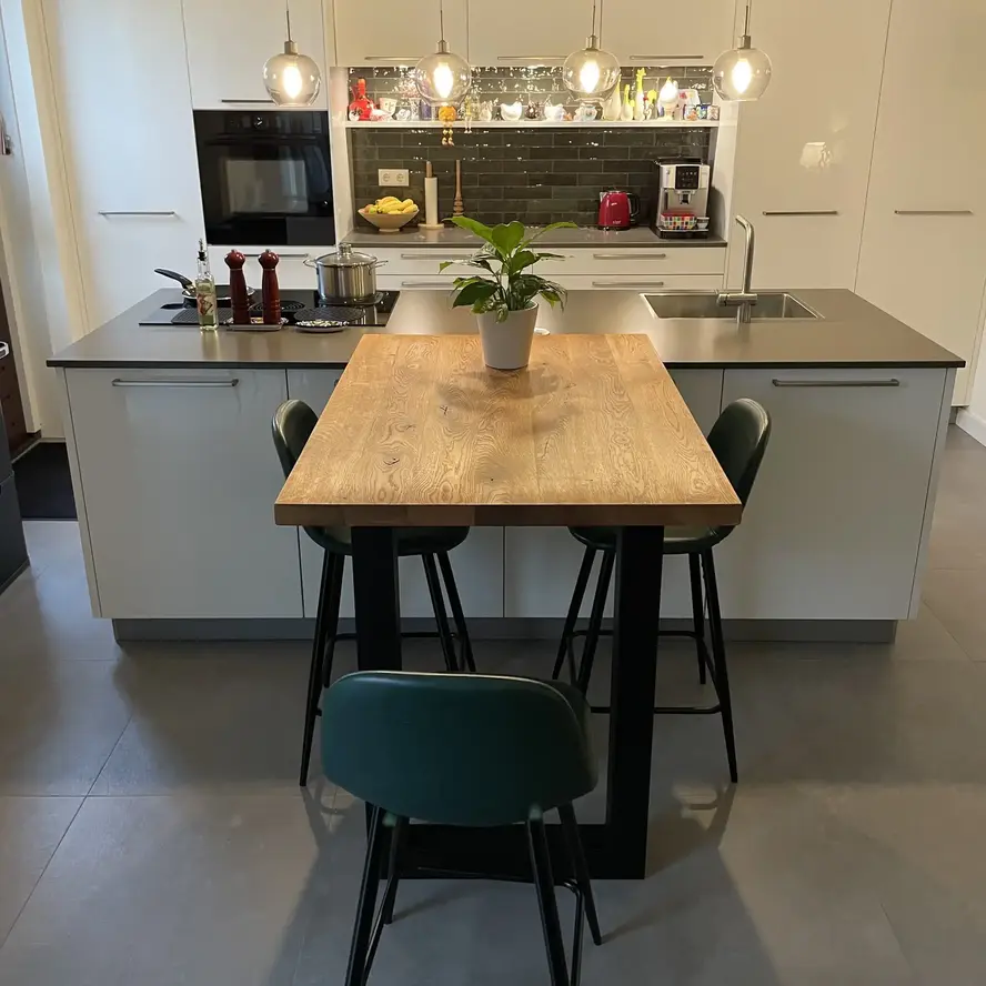 Eiken (horeca) tafelblad - diverse (kleinere) afmetingen - rustiek eikenhout - 4 cm dik (1 laag massief) - 8-12% KD - voor binnen Eiken (horeca) tafelblad - diverse (kleinere) afmetingen - rustiek eikenhout - 4 cm dik (1 laag massief) - 8-12% KD - voor binnen