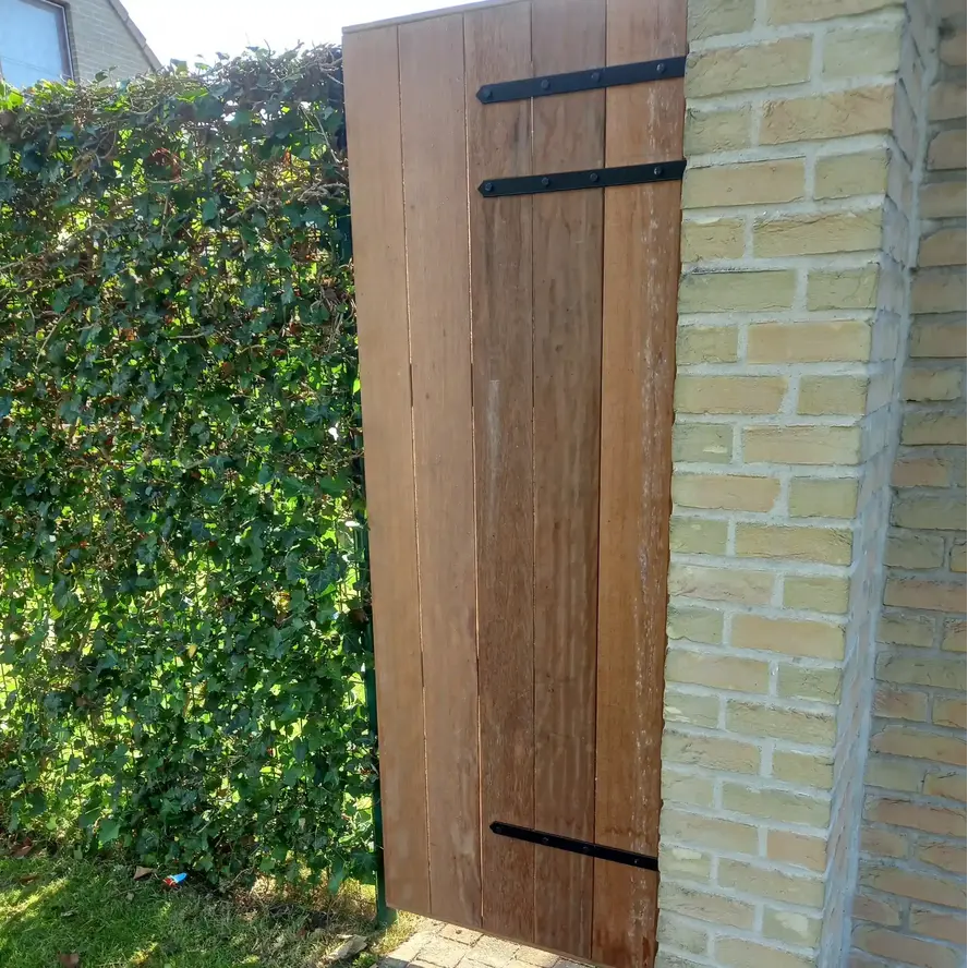 Keruing plank - 14x140 mm - geschaafd - plank voor buiten - keruing hardhout KD 18-20% Keruing plank - 14x140 mm - geschaafd - plank voor buiten - keruing hardhout KD 18-20%