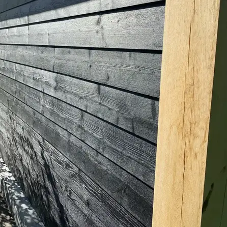 Zwart gebeitst vuren Zweeds rabat - 12-27x178 mm - ruwe zichtzijde - potdeksel plank - zwart vurenhout KD 18-20%