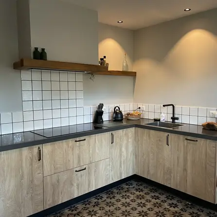 Oude eiken balk - 68x180 mm - gerookt - balk voor binnen / beschut buiten - verouderd eikenhout AD 20-25%
