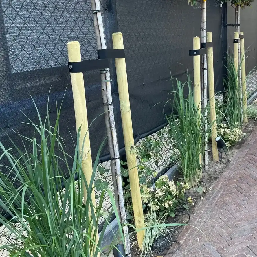 Geïmpregneerd grenen paal met punt - 80 mm - gefreesd - ronde tuinpaal (gepunt) - geïmpregneerd grenenhout KD 18-20% Geïmpregneerd grenen paal met punt - 80 mm - gefreesd - ronde tuinpaal (gepunt) - geïmpregneerd grenenhout KD 18-20%