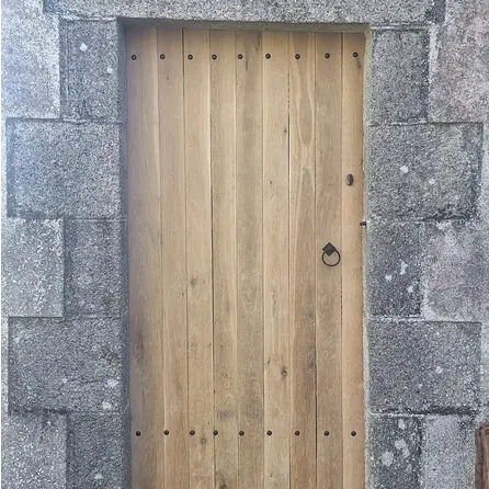 Eiken plank - 33x100 mm - fijnbezaagd / ruw - plank voor buiten - eikenhout AD 20-25% Eiken plank - 33x100 mm - fijnbezaagd / ruw - plank voor buiten - eikenhout AD 20-25%