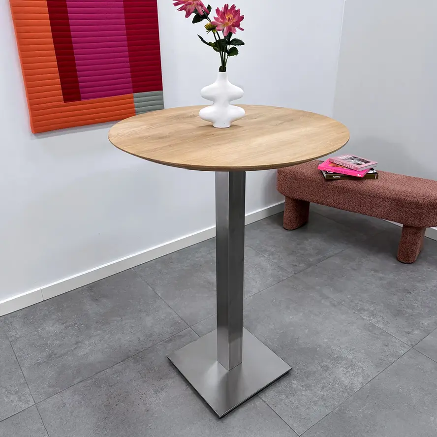 Gietijzeren statafel onderstel vierkant RVS look - op voet - 8x8 cm - 108 cm hoog - 40x40 cm (voet)plaatafmeting - RVS look (glad) gecoat Gietijzeren statafel onderstel vierkant RVS look - op voet - 8x8 cm - 108 cm hoog - 40x40 cm (voet)plaatafmeting - RVS look (glad) gecoat
