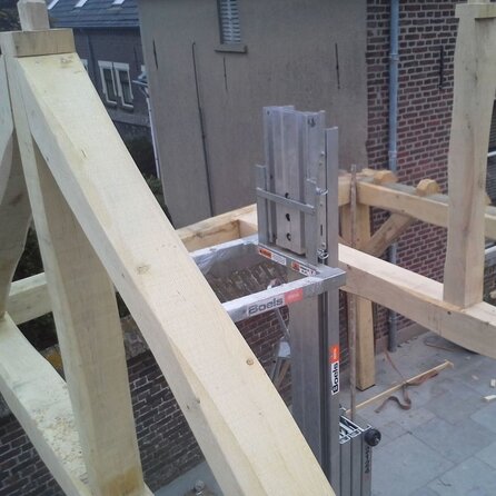 Oude eiken balk - 65x190 mm - rustiek geschaafde kanten - balk voor buiten - verouderd eikenhout AD 20-25% Oude eiken balk - 65x190 mm - rustiek geschaafde kanten - balk voor buiten - verouderd eikenhout AD 20-25%