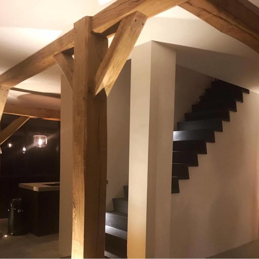 Oude eiken balk - 110x110 mm - geborsteld - balk voor buiten - verouderd eikenhout AD 20-25% Oude eiken balk - 110x110 mm - geborsteld - balk voor buiten - verouderd eikenhout AD 20-25%