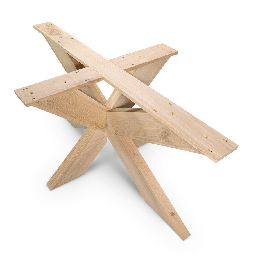 Eiken matrix 3D tafelpoot 16x6 cm - 72 cm hoog - 180x90 cm - Rustiek licht geborsteld - Spin 3D kruis / X-poot - 12% KD Europees eikenhout Eiken matrix 3D tafelpoot 16x6 cm - 72 cm hoog - 180x90 cm - Rustiek licht geborsteld - Spin 3D kruis / X-poot - 12% KD Europees eikenhout